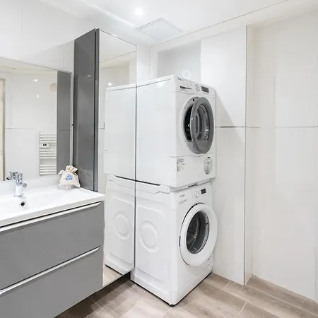 Premium 3 Bedroom 2 Bath Fully Renovated Heart Of Town By Olam Apartmán Cannes
