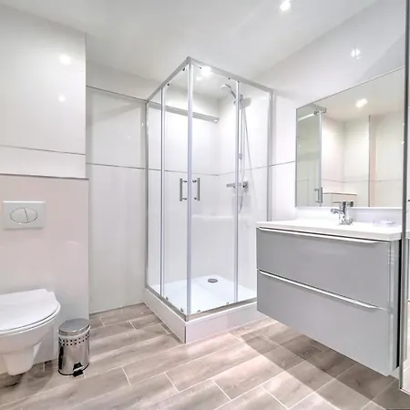 Premium 3 Bedroom 2 Bath Fully Renovated Heart Of Town By Olam