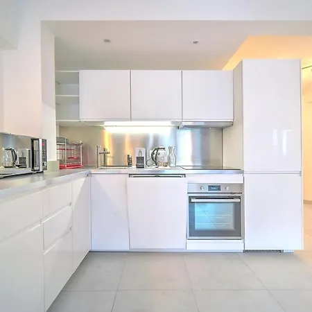 Premium 3 Bedroom 2 Bath Fully Renovated Heart Of Town By Olam Apartmán