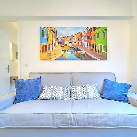 Premium 3 Bedroom 2 Bath Fully Renovated Heart Of Town By Olam Apartmán