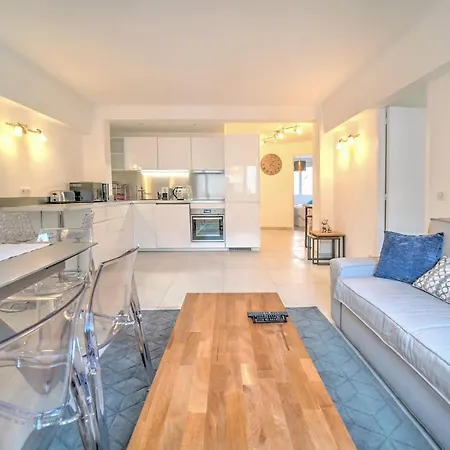 Premium 3 Bedroom 2 Bath Fully Renovated Heart Of Town By Olam *